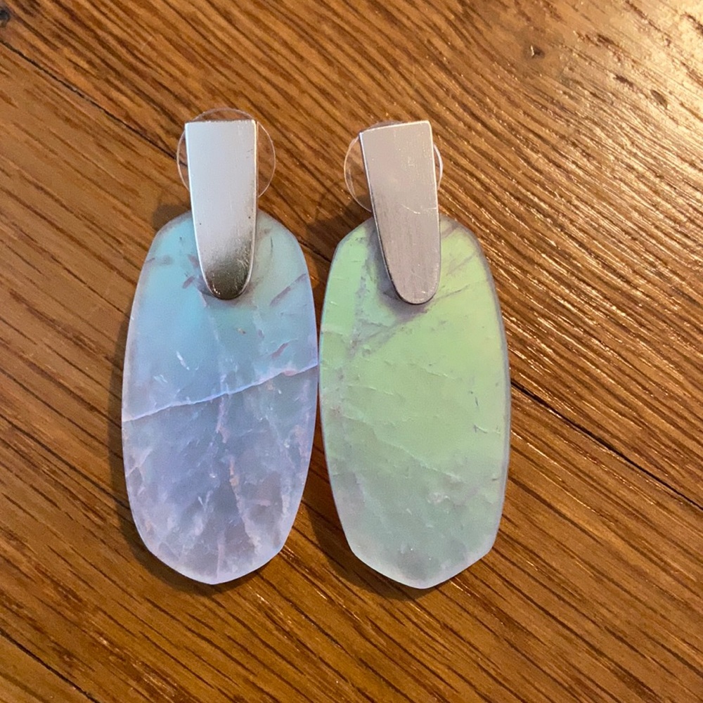 Never Worn Kendra Scott Iridescent Earrings